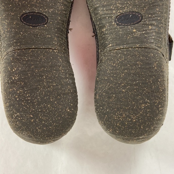 Clarks Genuine Leather SZ 8 Narrow Closed Toe Strap Slip On Comfort Loafer Shoes - Picture 12 of 16